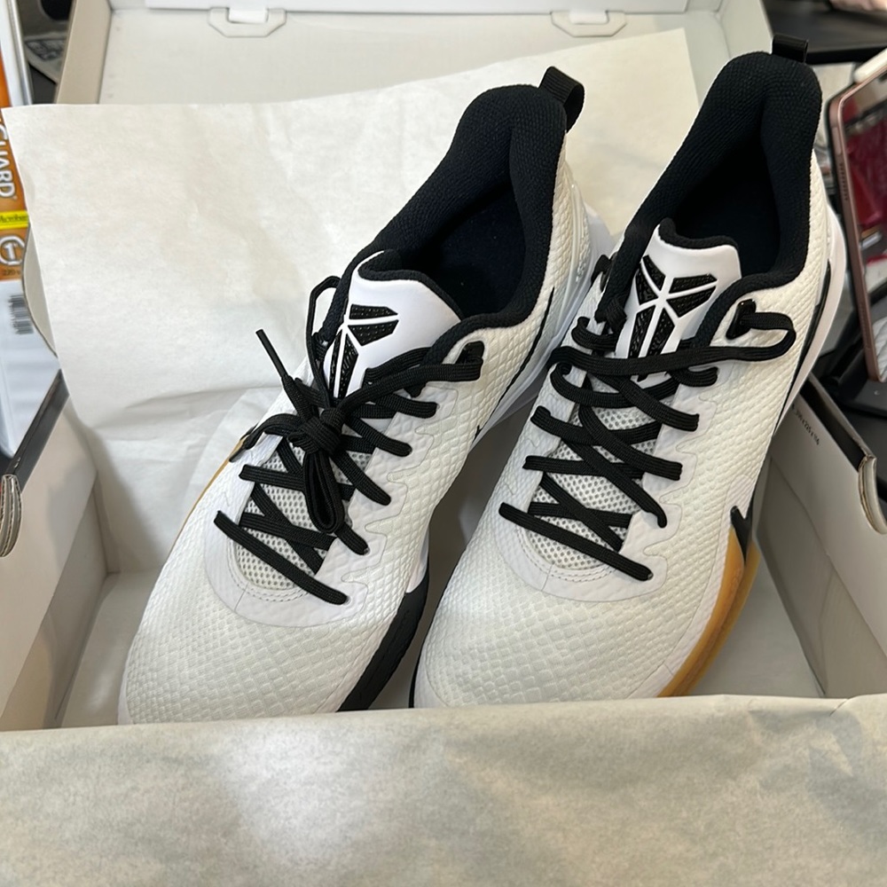 Size 10 - Nike Mamba Focus White Black -Gum Light Brown